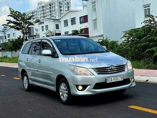 Toyota Innova 2013 2.0E - ghi bạc đẹp