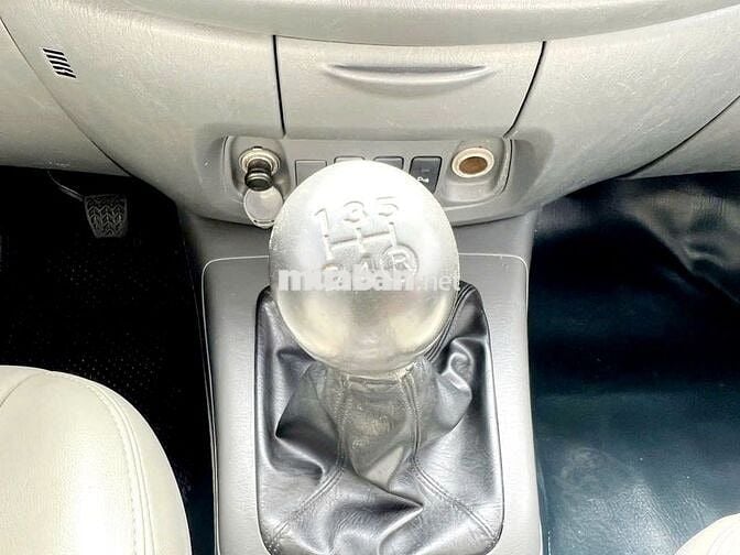 Toyota Innova 2013 2.0E - ghi bạc đẹp