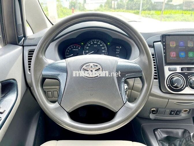 Toyota Innova 2013 2.0E - ghi bạc đẹp