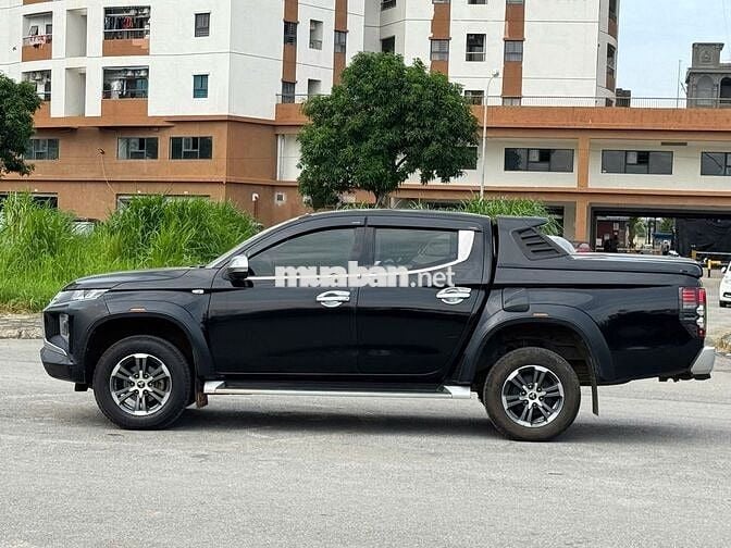 Bán Mitsubishi Triton 2021 4x2 AT màu đen full đồ