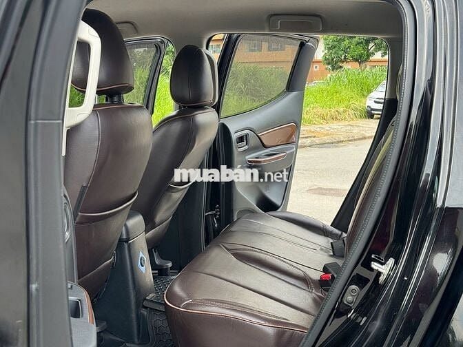 Bán Mitsubishi Triton 2021 4x2 AT màu đen full đồ