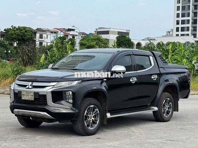 Bán Mitsubishi Triton 2021 4x2 AT màu đen full đồ