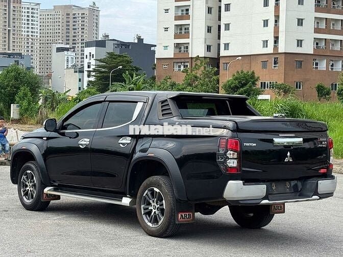 Bán Mitsubishi Triton 2021 4x2 AT màu đen full đồ