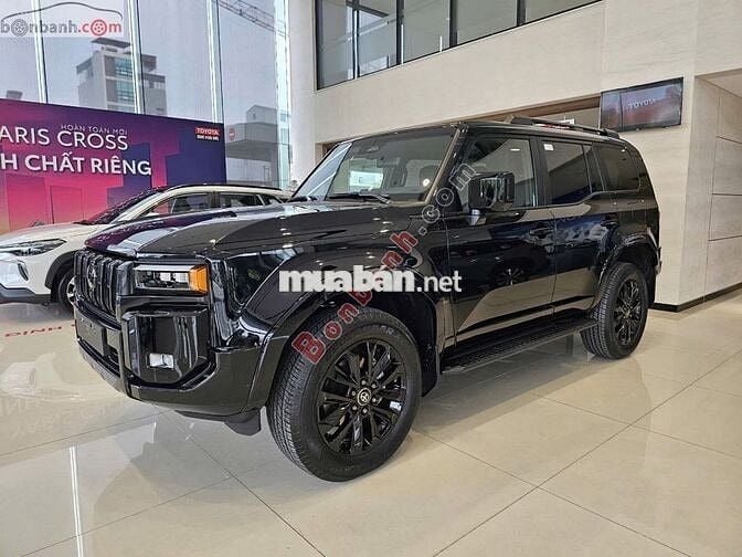 Land Cruiser LC250 sẵn xe ĐEN - TRẮNG
