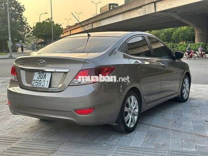 Hyundai Accent 2014 1.4 AT - 94000 km