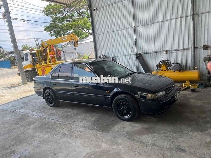 Honda Accord 1993 2.0 MT - 100000 km