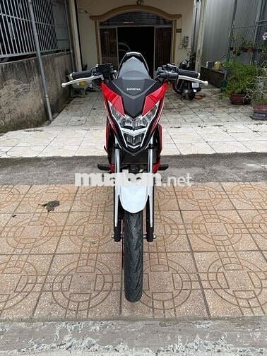 Sonic trắng đỏ lướt 4 ngàn km