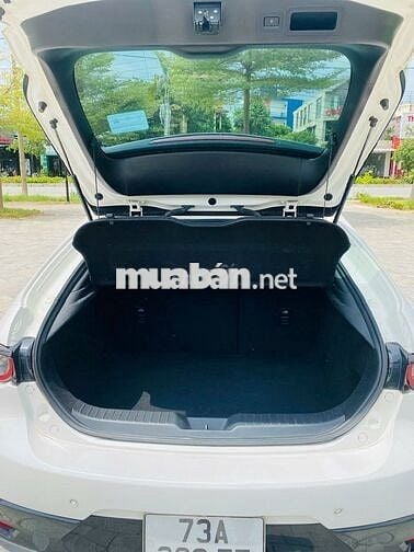 Mazda 3 2020 1.5L Luxury - 80000 km
