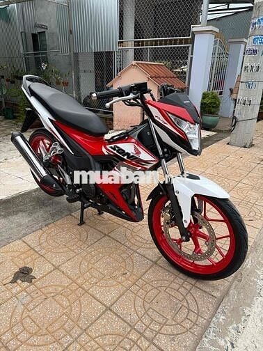 Sonic trắng đỏ lướt 4 ngàn km