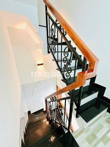 Nhà Âu Dương Lân,P3Q8,DT 3,8mx8m, 2 Lầu,Sân Thượng Giá 4,48 Tỷ (TL)