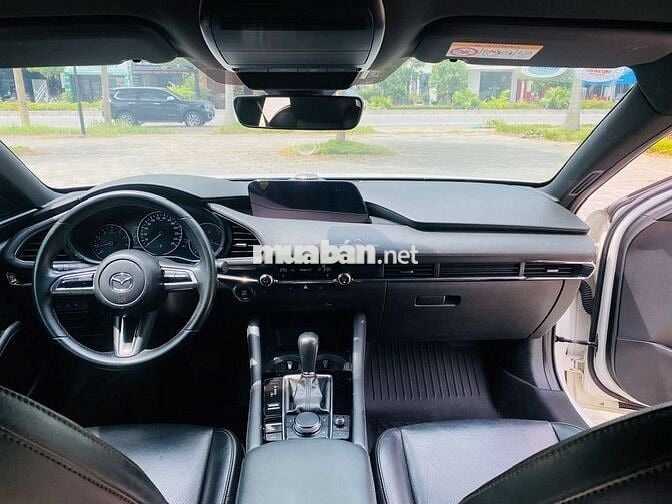 Mazda 3 2020 1.5L Luxury - 80000 km