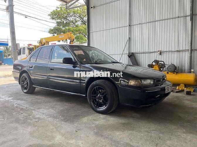 Honda Accord 1993 2.0 MT - 100000 km