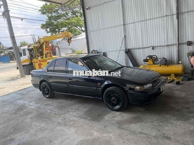 Honda Accord 1993 2.0 MT - 100000 km