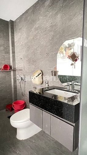 BÁN NHÀ TẶNG NỘI . NHÀ TIỆN ÍCH