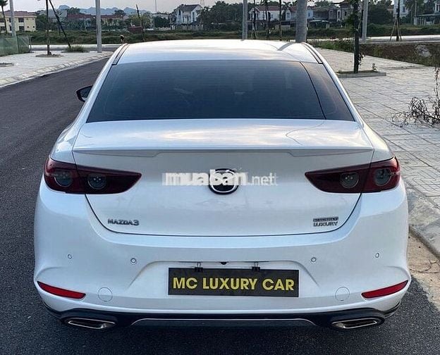 Mazda 3 2020 Sedan 1.5L Luxury - 110000 km