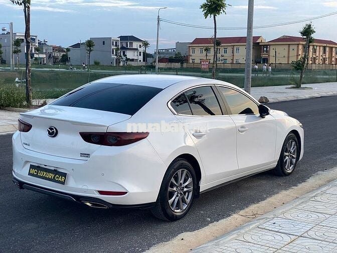 Mazda 3 2020 Sedan 1.5L Luxury - 110000 km