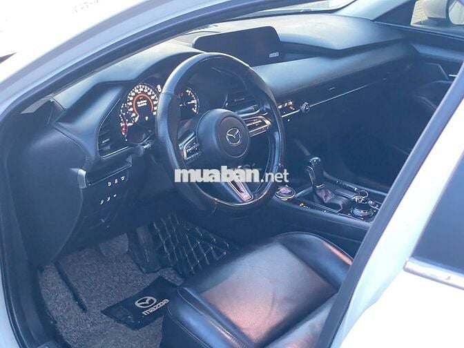 Mazda 3 2020 Sedan 1.5L Luxury - 110000 km