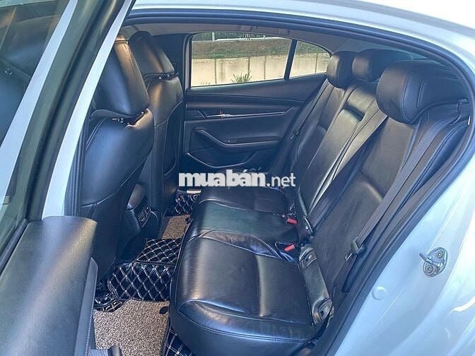 Mazda 3 2020 Sedan 1.5L Luxury - 110000 km