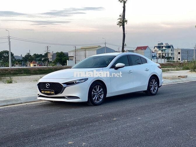 Mazda 3 2020 Sedan 1.5L Luxury - 110000 km