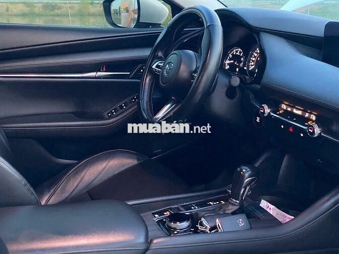 Mazda 3 2020 Sedan 1.5L Luxury - 110000 km