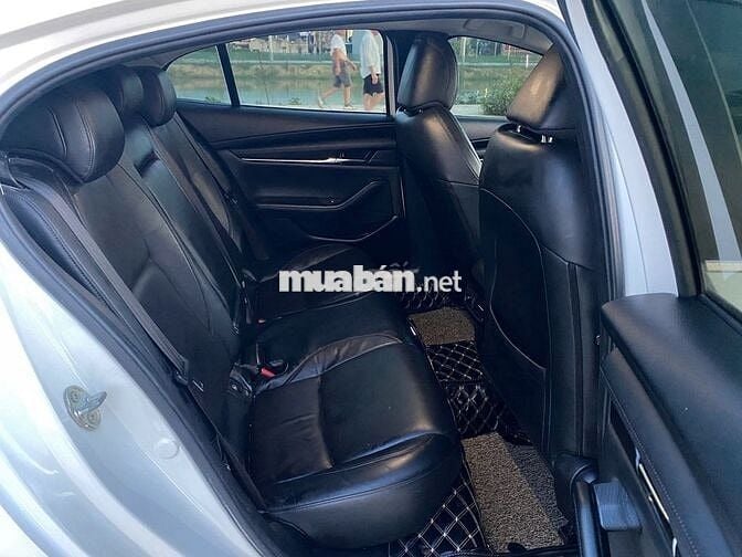 Mazda 3 2020 Sedan 1.5L Luxury - 110000 km