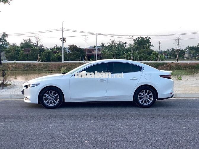 Mazda 3 2020 Sedan 1.5L Luxury - 110000 km