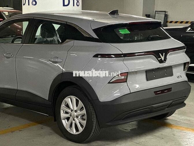 VinFast VF9 Eco