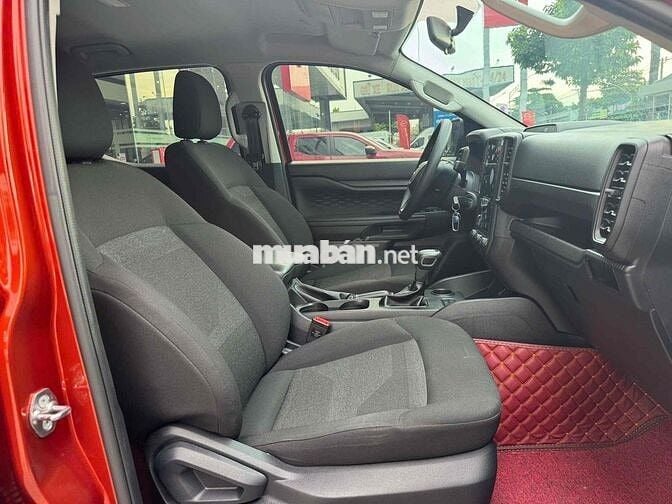 Ford Ranger 2025 XLS 2.0L 4x2 AT lướt 5.000km