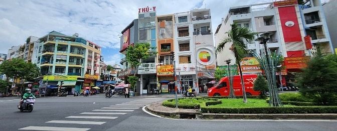 Bán nhà 5 tầng Mặt đường PHAN XÍCH LONG