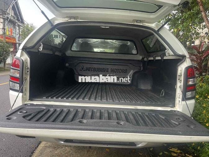 Mitsubishi Triton 2017 4x2 AT - Nhập Thái .