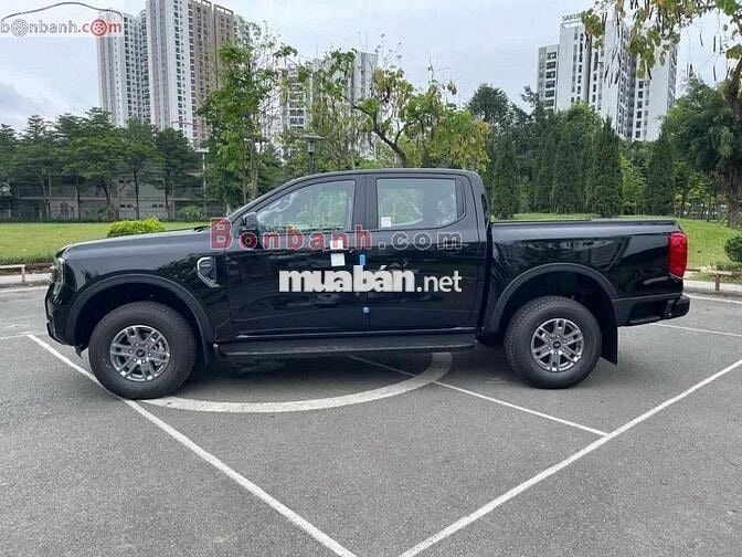 Ford Ranger XLS 2.0L 4x2 AT 2025 - 707 Triệu