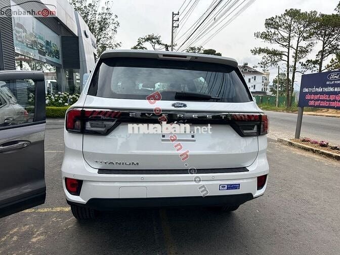 Ford Everest Titanium 2.0L 4x2 AT 2025