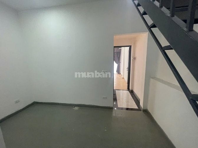 Nhà riêng phố nguyễn chính tân mai dt70m2x3,5t giá 20tr 