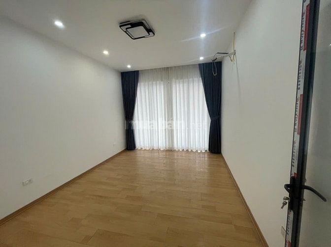 Nhà riêng phố nguyễn chính tân mai dt70m2x3,5t giá 20tr 