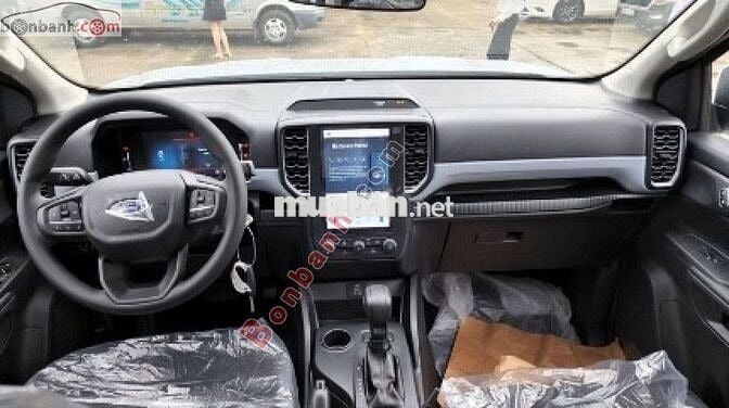 Ford Ranger XLS 2.0L 4x2 AT 2025 - 707 Triệu
