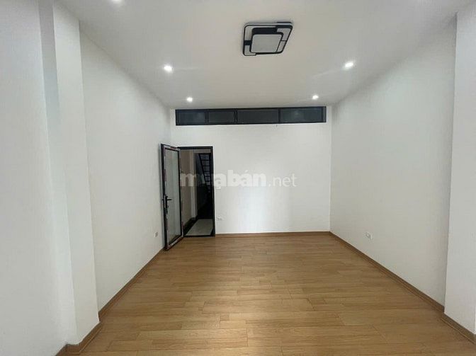 Nhà riêng phố nguyễn chính tân mai dt70m2x3,5t giá 20tr 