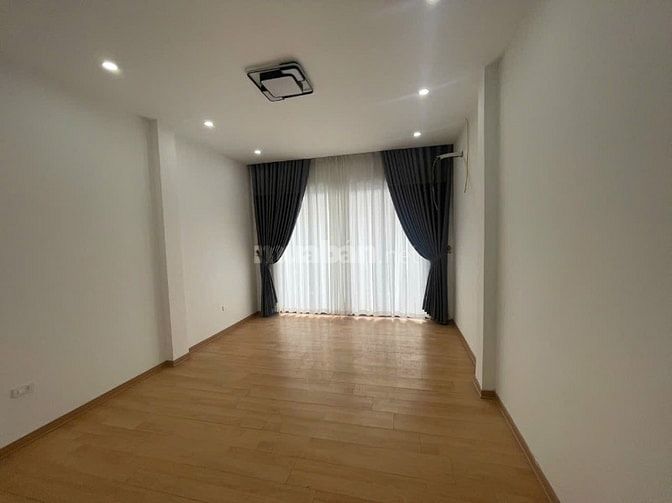 Nhà riêng phố nguyễn chính tân mai dt70m2x3,5t giá 20tr 
