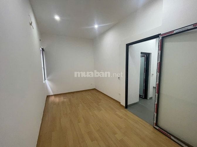 Nhà riêng phố nguyễn chính tân mai dt70m2x3,5t giá 20tr 