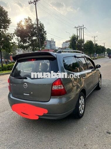 cần bán nissan Livina 7 chỗ máy 1.8 số tự động2011