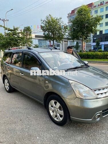 cần bán nissan Livina 7 chỗ máy 1.8 số tự động2011