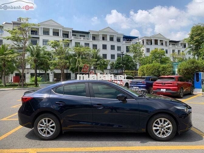 ✓ Mazda 3 Luxury 1.5 AT 2019