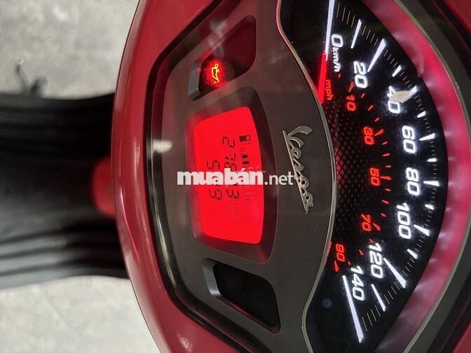 Cần bán Vespa sprint 125cc màu hồng