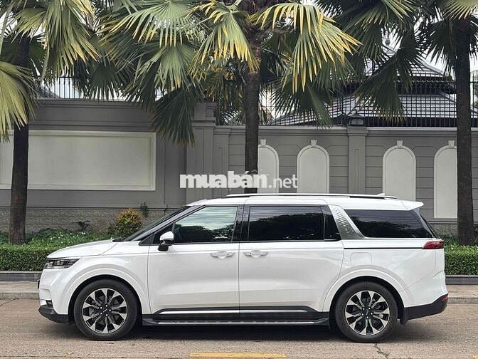 Carnival 2023 siêu lướt 18.000km như xe thùng