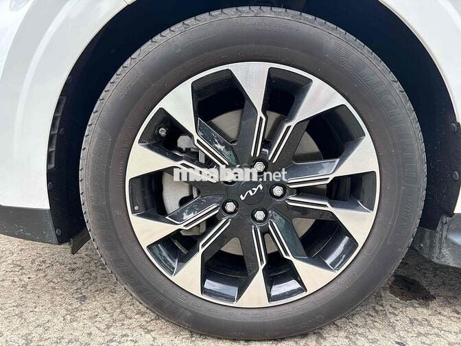 Carnival 2023 siêu lướt 18.000km như xe thùng