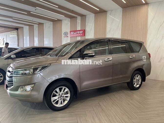 TOYOTA INNOVA 2.0E - MT