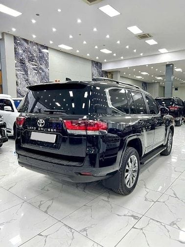 Bán Toyota Land Cruiser LC300, sản xuất 2025. siêu lướt mới 99,99%