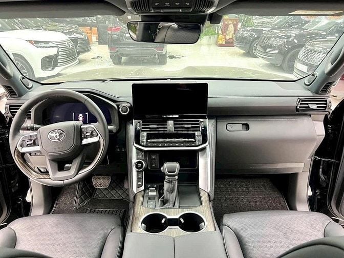 Bán Toyota Land Cruiser LC300, sản xuất 2025. siêu lướt mới 99,99%