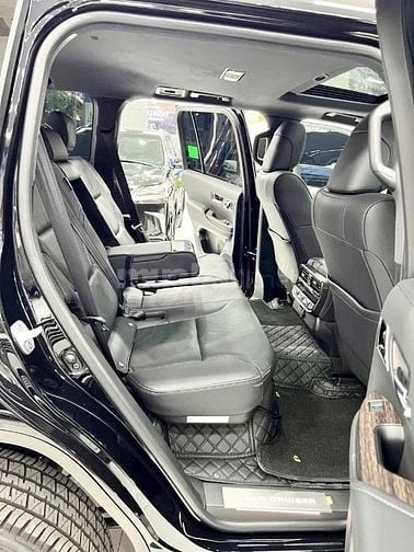 Bán Toyota Land Cruiser LC300, sản xuất 2025. siêu lướt mới 99,99%