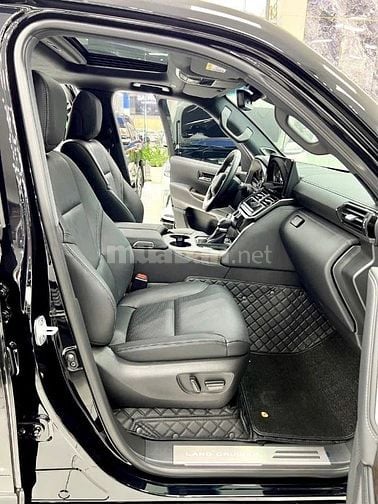 Bán Toyota Land Cruiser LC300, sản xuất 2025. siêu lướt mới 99,99%