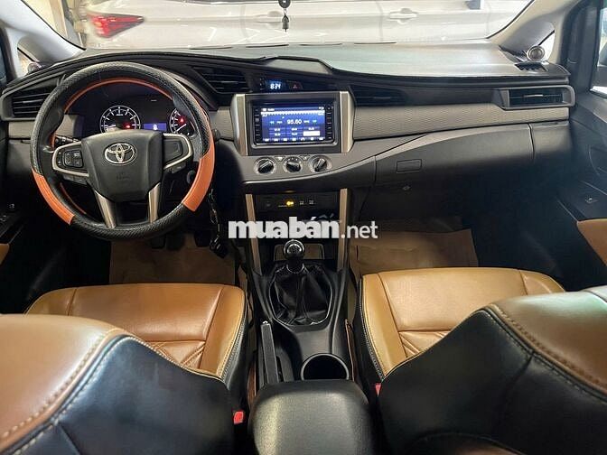 TOYOTA INNOVA 2.0E - MT